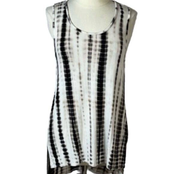 Love Tree Los Angeles Black & White Tie-Dye Sleeveless Hi-Low Tunic - Picture 1 of 7